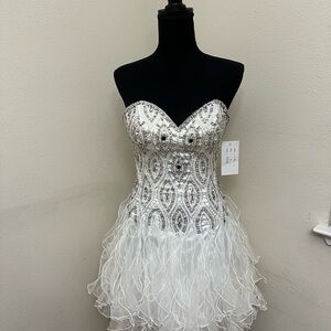 Jovani White Beaded Strapless Prom Dress – NWT – Size 4